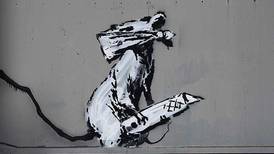 ¿Y Banksy? Roban obra en París