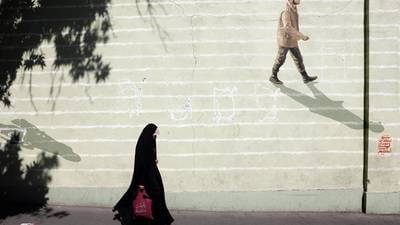 Irán endurece multas contra mujeres que no usen hiyab: ONU acusa ‘apartheid de género’
