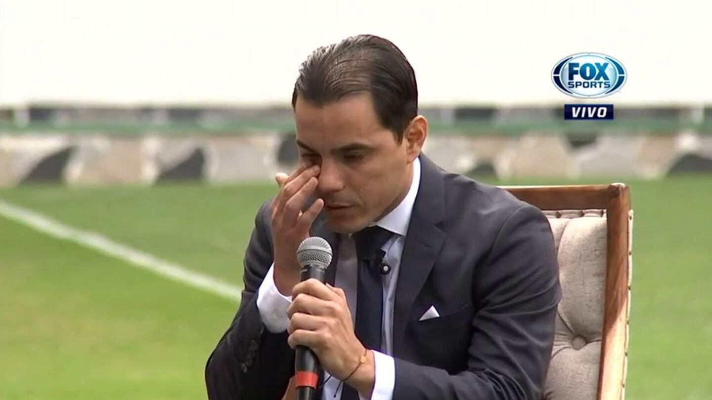 Entre lágrimas, Omar Bravo anunció su retiro como futbolista profesional