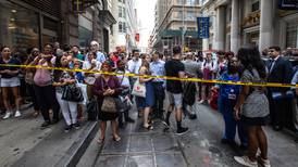 Hallazgo de paquetes sospechosos genera caos en las calles y metro de Nueva York 