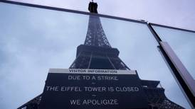 ¿Abrirá a tiempo para los Olímpicos? Torre Eiffel cierra sus puertas al público por esta razón