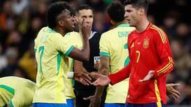 Vinicius buscó pleito contra jugadores de España; lo acusan de ‘provocador y llorón’ (VIDEO)