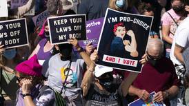 ‘Es una decisión personal, no un debate legal’: mujeres marchan en EU en defensa del aborto