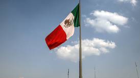 Riesgo país de México mejora en medio de la 'tormenta' por Pemex
