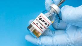 ¿Te vacunaste con Sputnik V? Podrías tener el doble de protección contra ómicron que con Pfizer