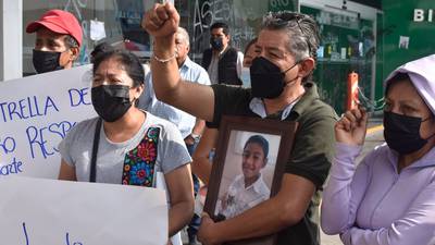 Iker David perdió su brazo en accidente; van 9 días de protesta en terminal camionera en Guerrero
