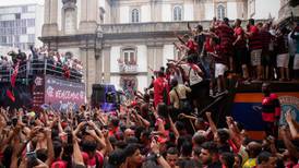 Aficionados del Flamengo 'inundan' calles de Río de Janeiro en festejos por la Copa Libertadores