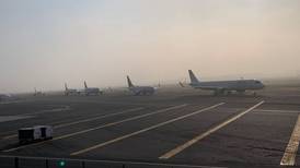 ¡A volar! AICM reanuda operaciones tras banco de niebla 
