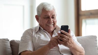 ¡Atento al celular! Pensión del Bienestar notificará depósitos vía SMS