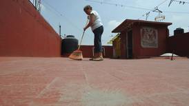Explosiones del volcán Popocatépetl: ¿Cómo limpiar la ceniza de tu patio o azotea?