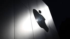Apple en picada; la manzana mordida pierde miles de millones de dólares por demanda de EU