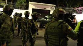 Policías de Ecuador ‘asaltan’ embajada de México y se llevan al exvicepresidente Jorge Glas 