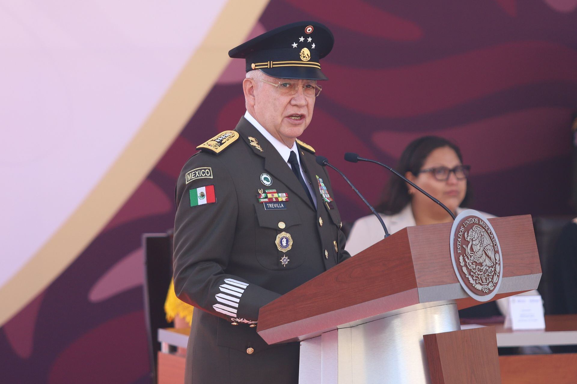 Ejército cierra filas con Sheinbaum ante polémicas con Trump: 'Soberanía no  es negociable' – El Financiero