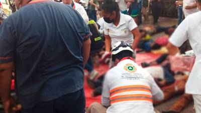 Tragedia en Chiapas: Mueren al menos 54 migrantes en volcadura de tráiler