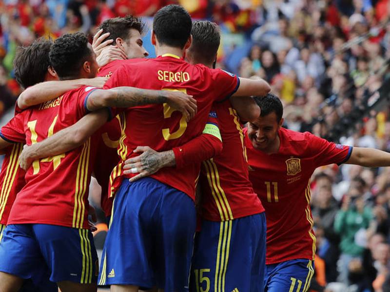 Agónica victoria de España ante República Checa en el debut