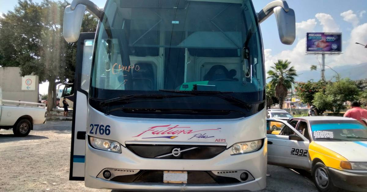 Transporte gratis para afectados de huracán ‘Otis’: Empresas trasladan a quien desea dejar Acapulco