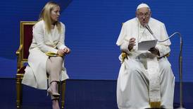 Más hijos, menos perrhijos: Papa Francisco critica baja tasa de nacimientos en Italia