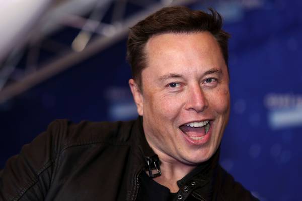 Una más de las empresas de Elon Musk: exempleado de SpaceX denuncia ‘discriminación por edad’