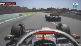 VIDEO - Checo Pérez supera a Russell y toma el liderato del Gran Premio de España
