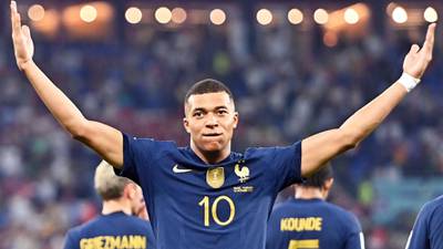 ¡Hecho para los Mundiales! Mbappé clasifica a Francia a octavos con doblete ante Dinamarca