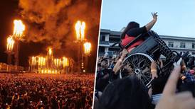 Rammstein en México: Fans cargan a joven en silla de ruedas para que vea show en primera fila