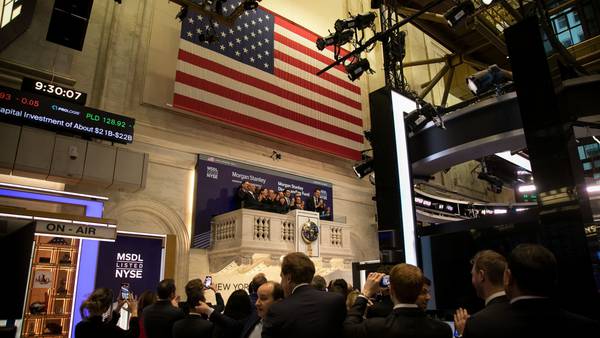 Wall Street arranca la semana ‘optimista’: Nasdaq gana 0.57%