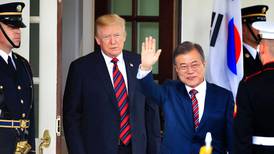 Moon se reunirá con Trump para abordar la diplomacia con Kim
