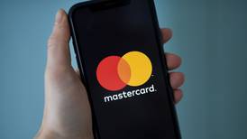 Mastercard pospondrá aumento de tarifas por uso de sus tarjetas hasta abril de 2022