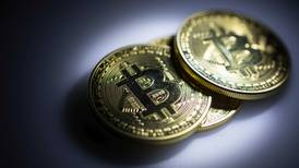 Detienen en CDMX a tres personas por intentar fraude con falso negocio en bitcoins