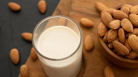 ¿Por qué la ‘leche de almendras’ no existe? Esto dice Profeco
