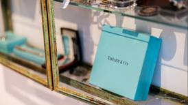 Entre 'dimes y diretes', Tiffany acepta nueva oferta de compra de Louis Vuitton