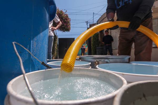 ¿Adiós el agua contaminada en CDMX? Estas son las quejas de vecinos y las respuestas de autoridades 