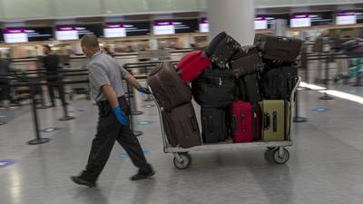 Profeco advierte a aerolíneas que cobro de equipaje de mano es ilegal: ‘Se están pasando de rosca’