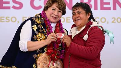 Delfina Gómez entrega tarjetas de ‘Mujeres con Bienestar’ en San Felipe del Progreso