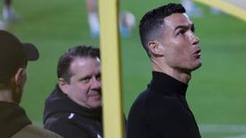 ‘Chistecito’ de Cristiano Ronaldo sale caro: Multan y suspenden a CR7 tras gesto obsceno a aficionados