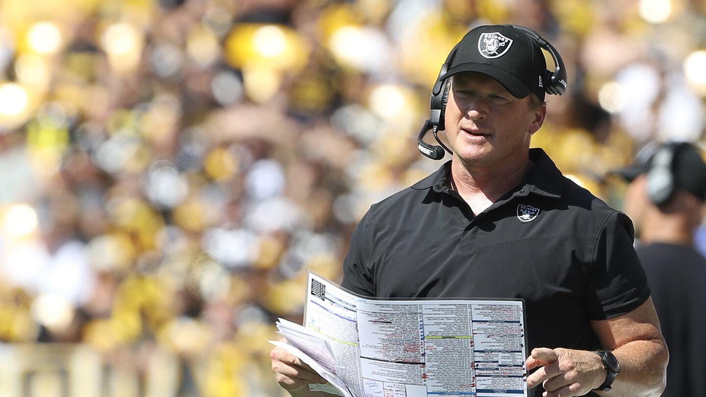 Jon Gruden presentó su renuncia como entrenador en jefe de los Raiders