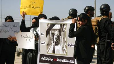 Tiba Ali: Protestan por el asesinato de una youtuber en Irak a manos de su padre