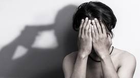 Suicidio en jóvenes: Estas conductas pueden ‘encender las alarmas’, según especialistas