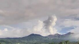 A Costa Rica le pasa de todo: hace erupción un volcán y se registra un sismo de magnitud 6