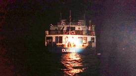 Se hunde buque en mar de Huatulco y rescatan a 12 personas de la tripulación