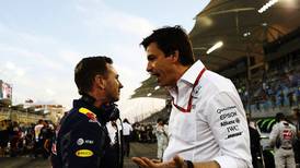 ¡Horner tira DURO GANCHO a la mandíbula de Wolff! ‘Nos llevamos a 220 empleados de Mercedes F1′