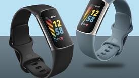 Fitbit Charge 5: Una de las pulseras electrónicas más populares y accesibles se renueva. 