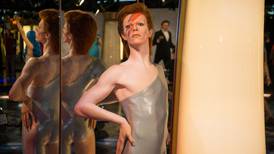 Extravagante, misterioso, indefinido... ¿Quién fue David Bowie?