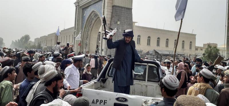 Qué está pasando en Afganistán? Talibanes resurgen tras 20 años en las  sombras – El Financiero