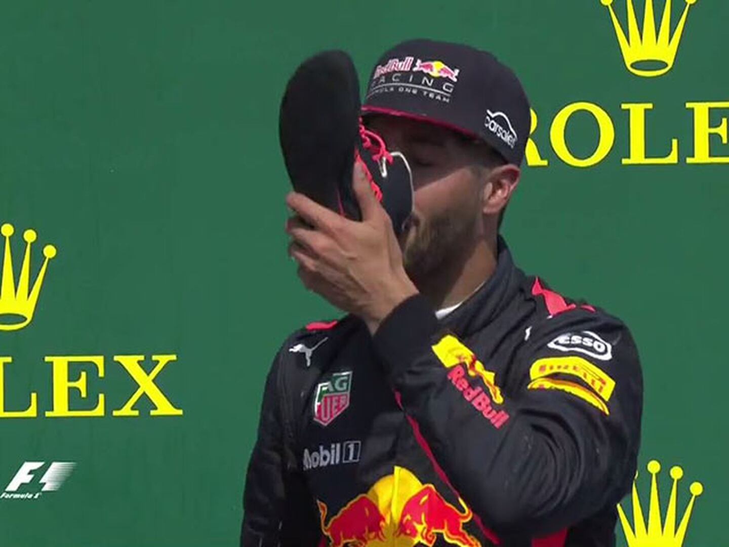 El alocado festejo de Daniel Ricciardo junto a Patrick Stewart