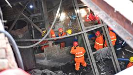 Inundación en mina ilegal en China deja 21 personas atrapadas