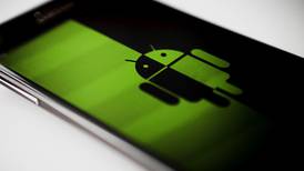 Google te facilitará (aún más) el uso de otras app stores en Android 12