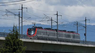 Tren México-Toluca ‘turbio’: ASF encuentra ‘pagos excesivos’... y faltan por aclarar 238 mdp