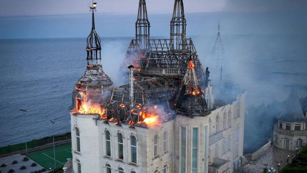 ‘Castillo de Harry Potter’, en Odesa, arde en llamas tras ataque de misil ruso; hay 5 muertos