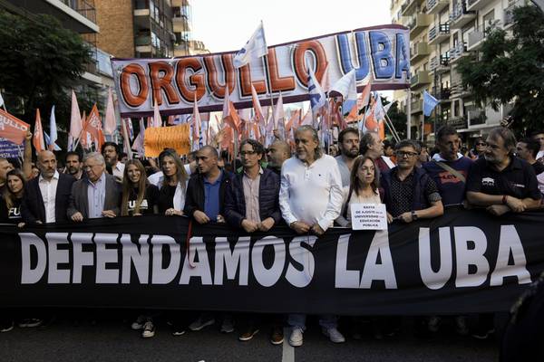 En defensa de la educación: Marchan miles en Argentina contra plan de ajuste de Javier Milei